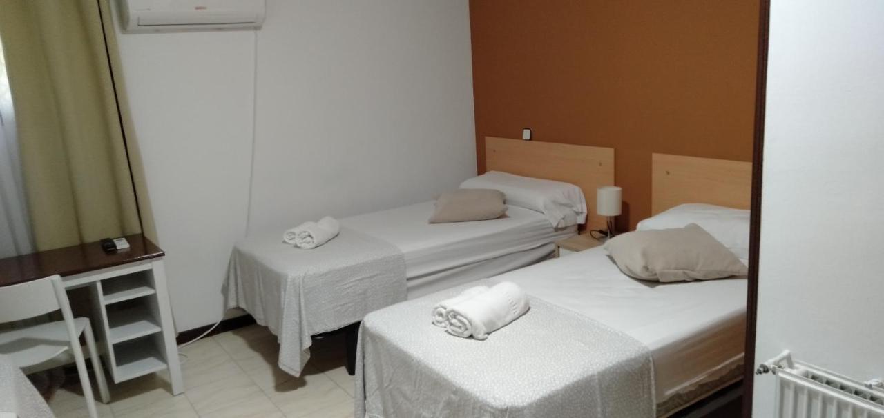 Basic Dreibettzimmer mit Gemeinschaftsbad